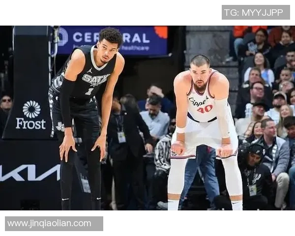 2018年12月18日马刺与快船激战回顾精彩瞬间与赛场亮点分析 2018年12月18日马刺与快船激战回顾精彩瞬间与赛场亮点分析